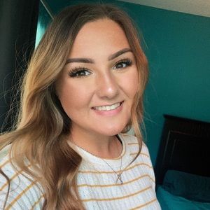 Meet your Posher, Abby